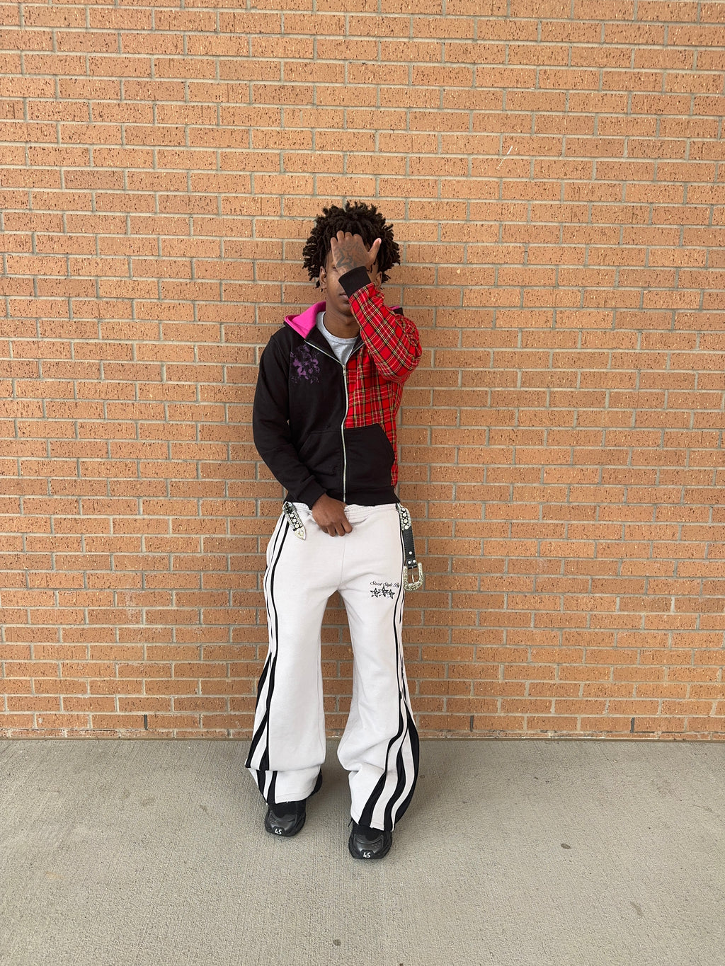 “Zipaway” sweats
